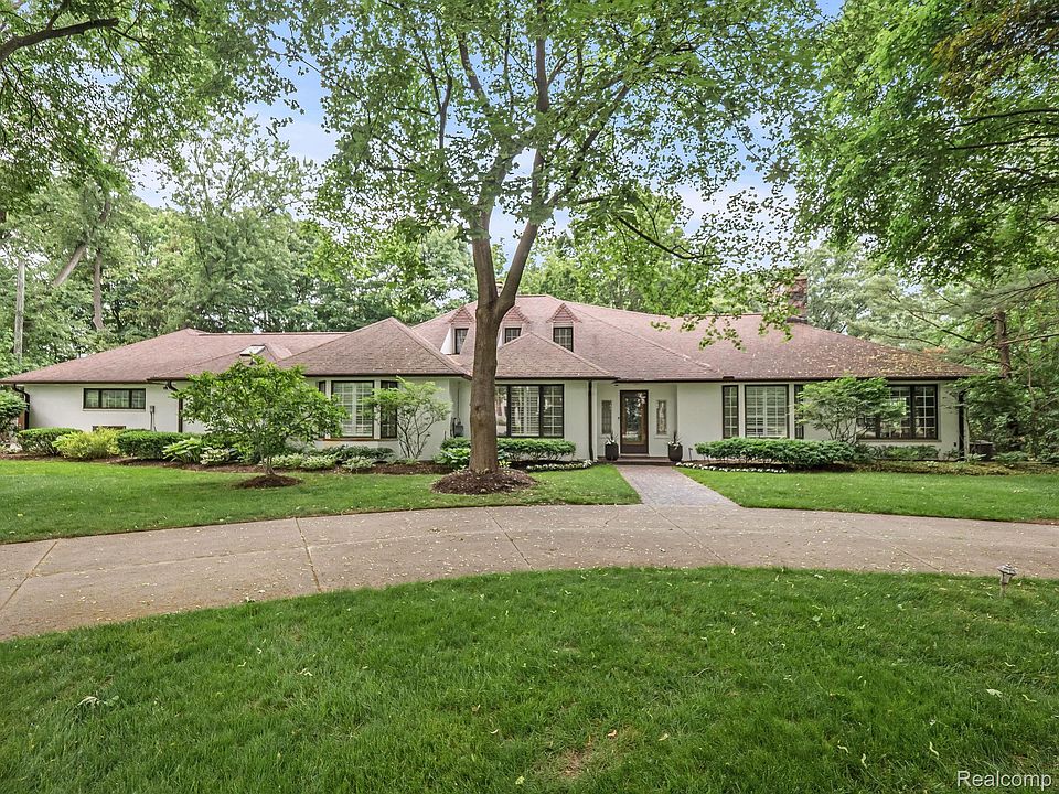 1st image of 24596 Riverwood Dr