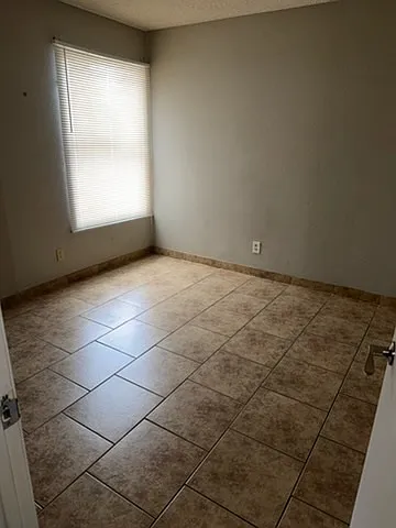 2 bed, 840 sqft, $950 — Photo 3
