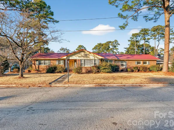 704 W 26th St, Lumberton, NC 28358