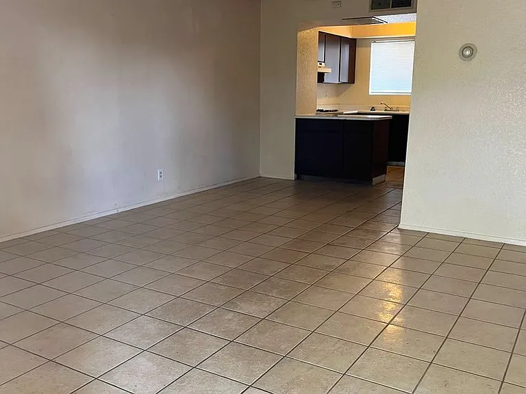 1008 Alvarado Dr SE — Photo 3