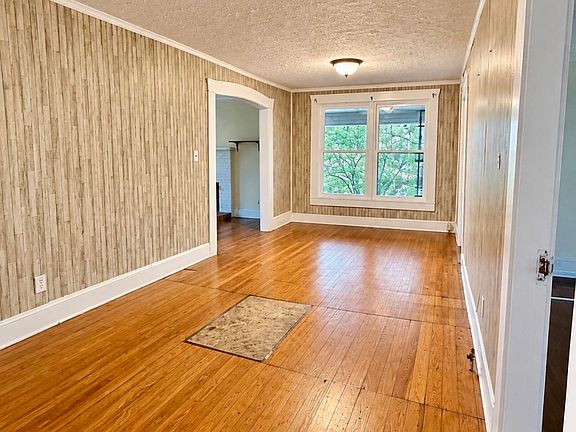 5th image of 110 Eighty Oaks Dr