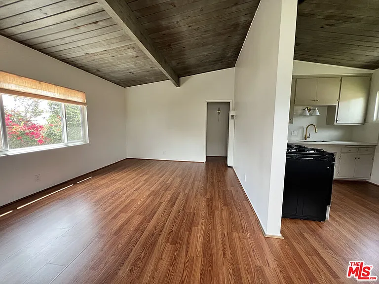 2215 Orange Grove Ave — Photo 5