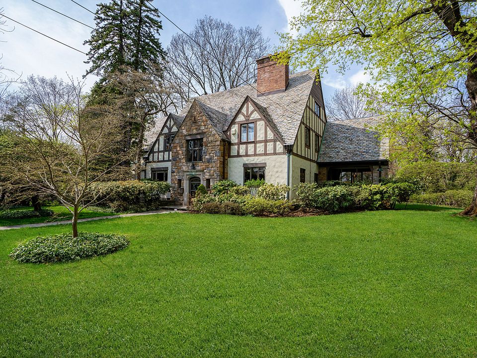 1st image of 33 Glen Eagles Dr