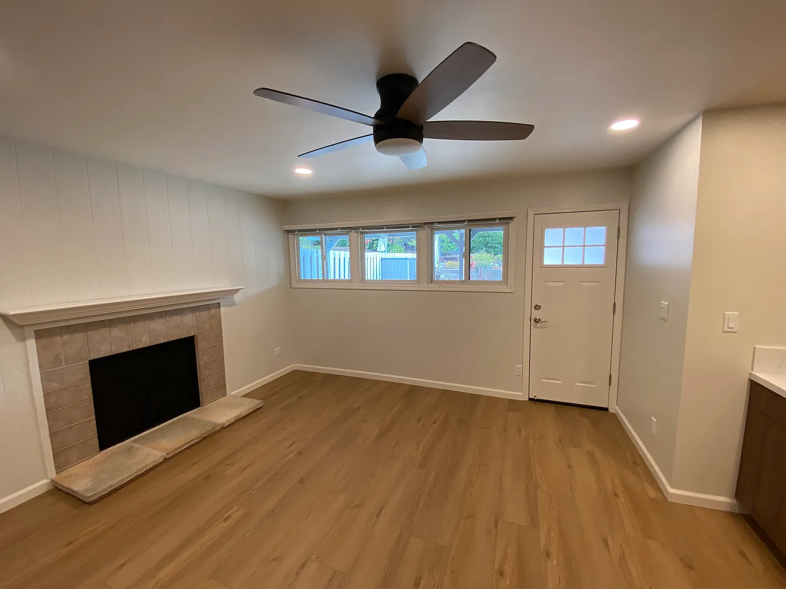 Studio, 320 sqft, $1,750 — Photo 4
