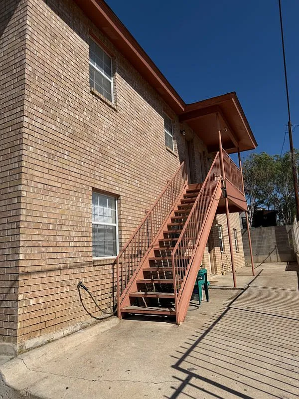 2 bed, 1.0 bath, 764 sqft, $850 — Photo 1