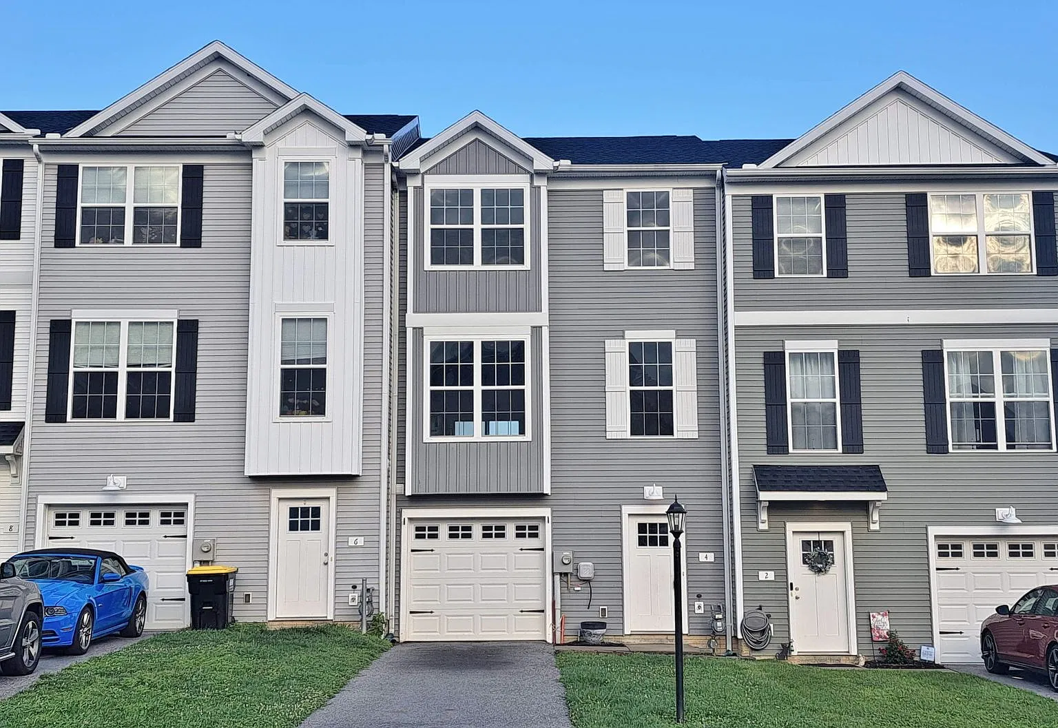3 Bed / 2-1/2 Bath Single Family Townhome w/1-Car Garage — Photo 4