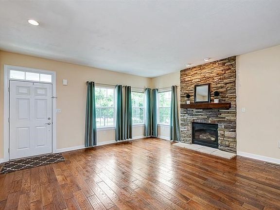 An open floor plan makes entertaining easy!