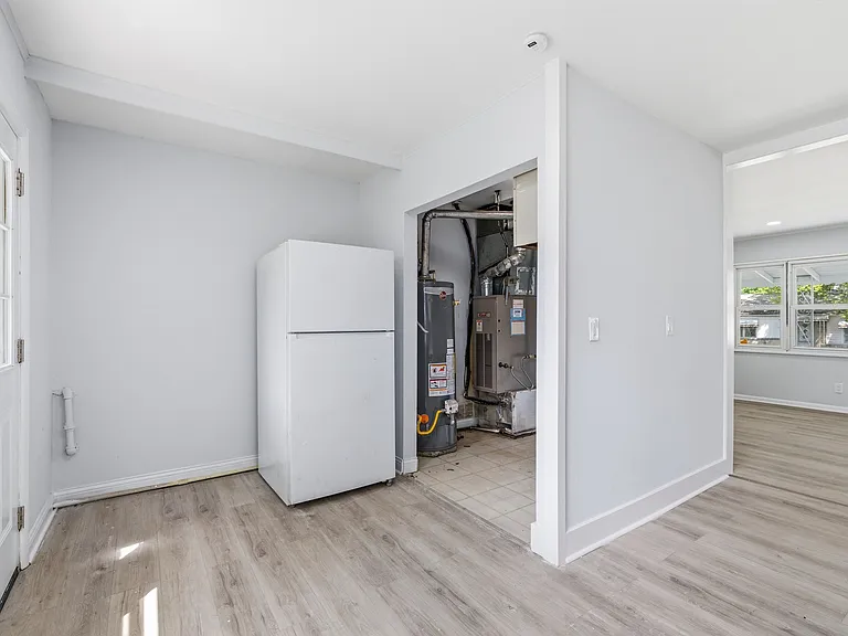 1441 W Lynn Dr — Photo 8