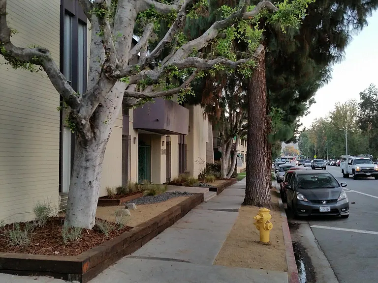 5040 Tujunga Ave #6 — Photo 15
