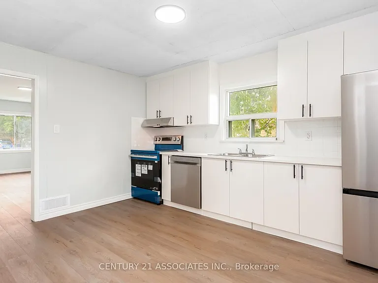 48 King St — Photo 18