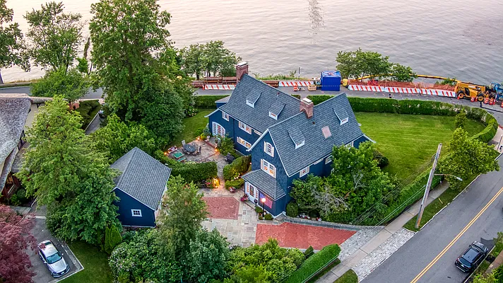 Sold by Century 21 American Homes | media 33
