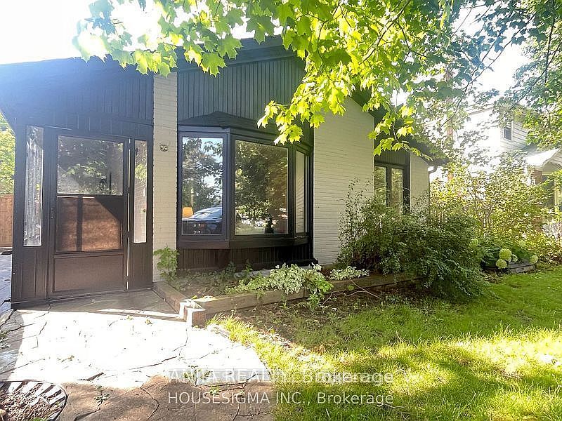 1st image of 46 Seaton Dr W