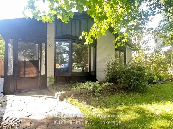 46 Seaton Dr W, Aurora, ON L4G 2K3