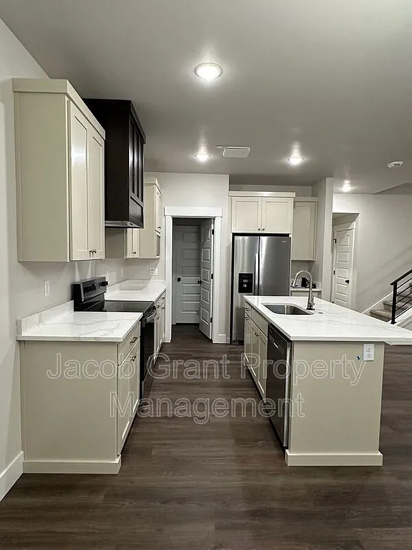 4 bed, 2.5 bath, 1667 sqft, $1,855 — Photo 4