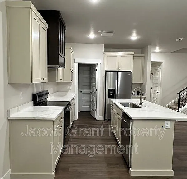 826 E Sunnyside Rd #4 — Photo 4