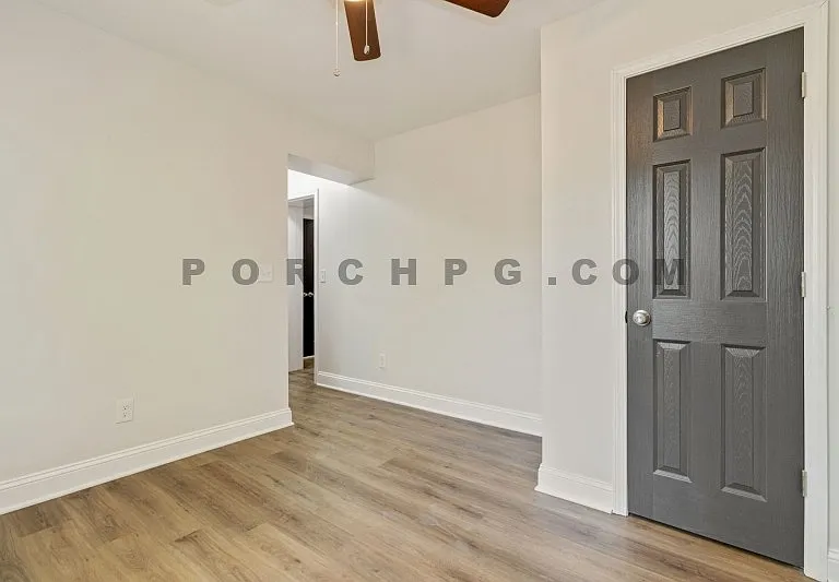 49 E 16th St SW #B — Photo 10