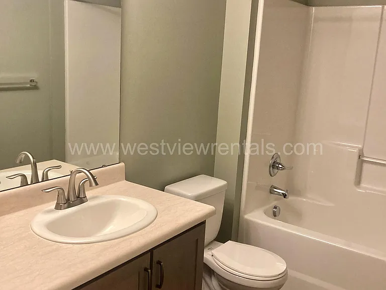 203 E Laurel St — Photo 84