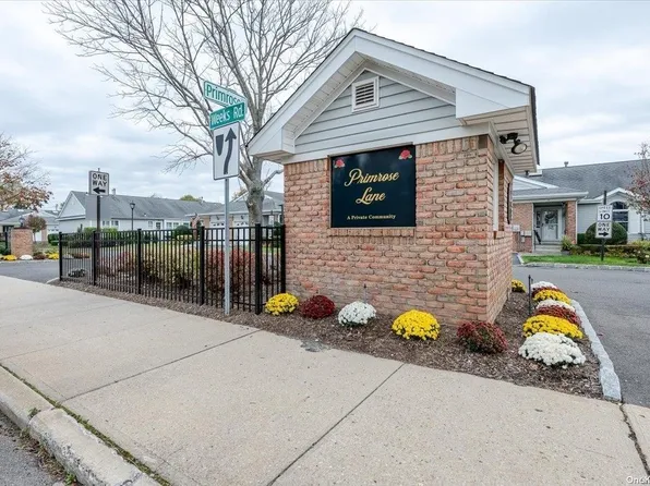 46 Primrose Lane #46, North Babylon, NY 11703