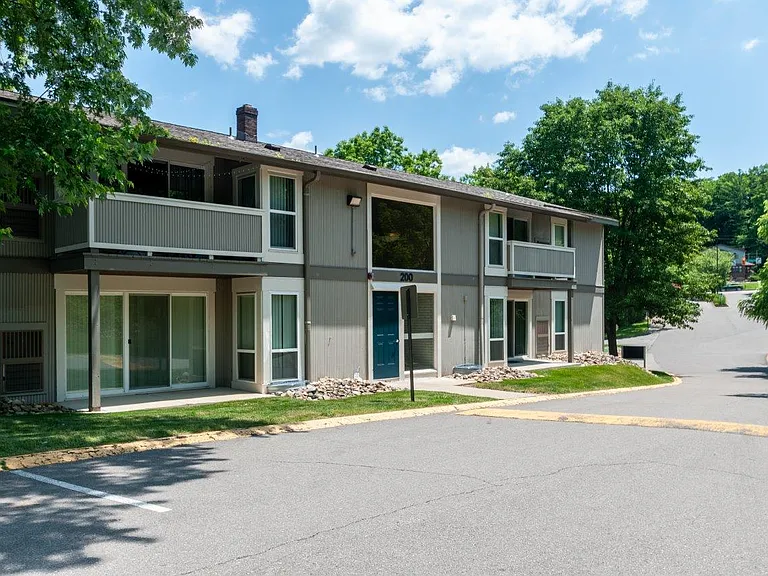 Nineteen North Apartments and Townhomes — Photo 23