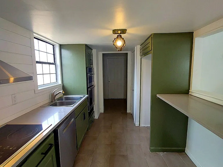 1004 Clay St — Photo 11