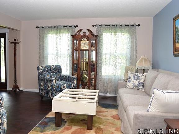 3rd image of 18 Meyer Dr