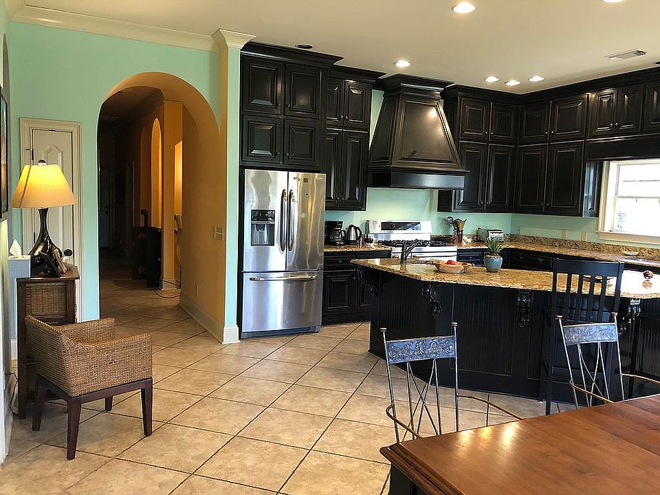 1st image of 2500 Lakewood Cir