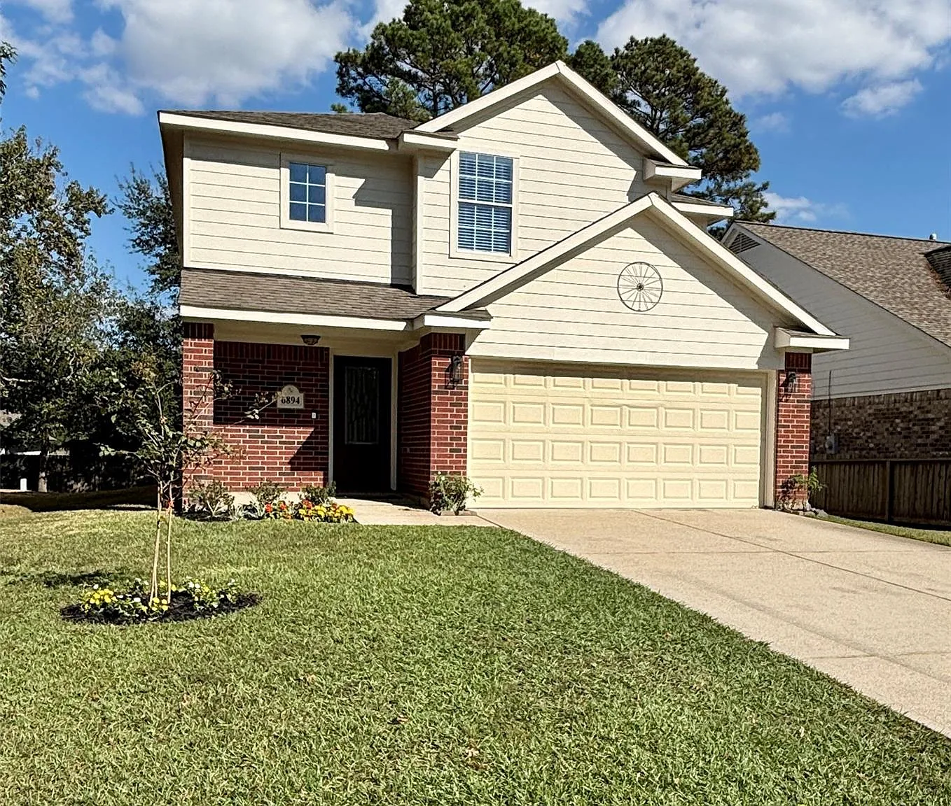 3 bed, 2.5 bath, 2044 sqft, $2,400 — Photo 1
