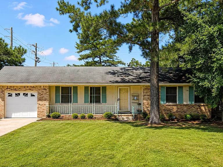 101 Lloydwood Dr — Photo 1