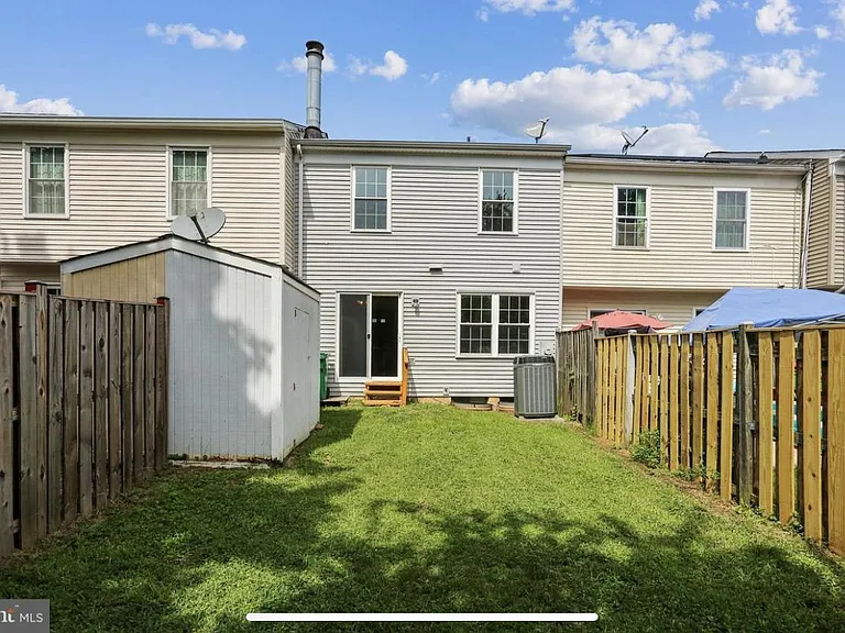 414 Carousel Ct — Photo 10