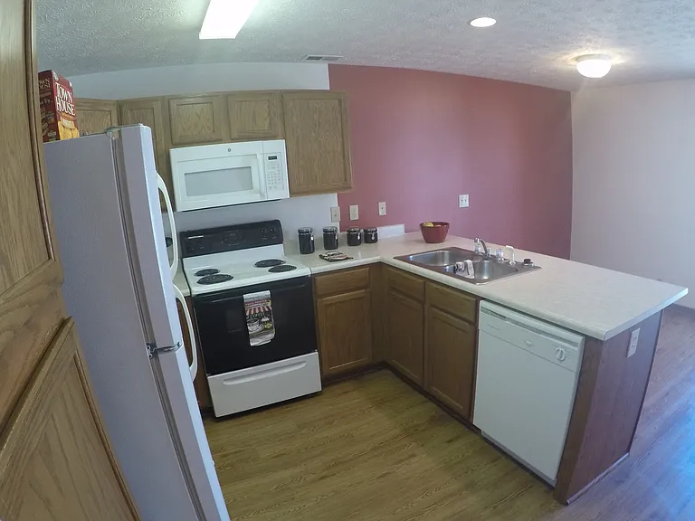 Crosspoint Apartments — Photo 18