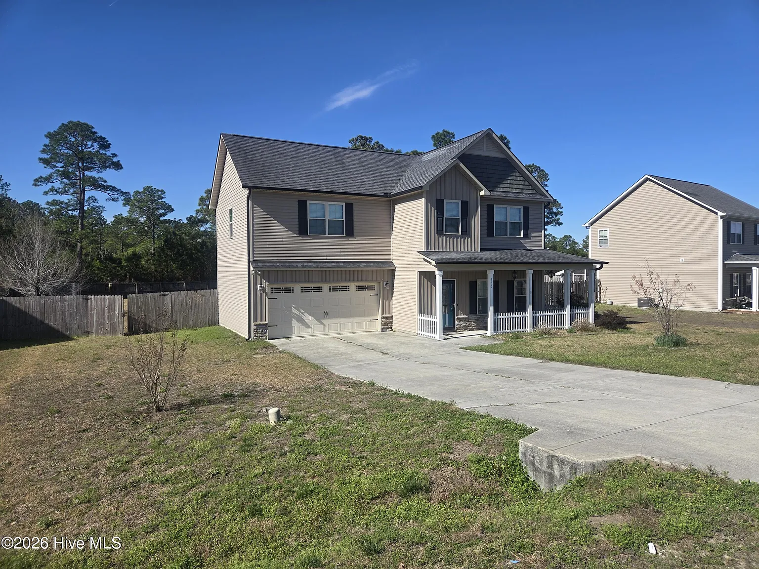 4 bed, 2.5 bath, 1975 sqft, $2,100 — Photo 2
