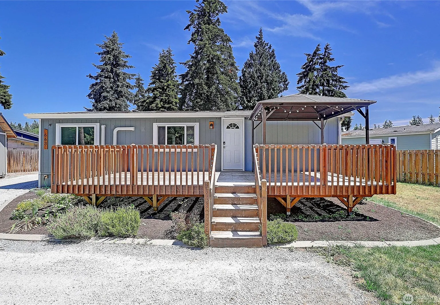 3 bed, 960 sqft, $2,495 — Photo 1