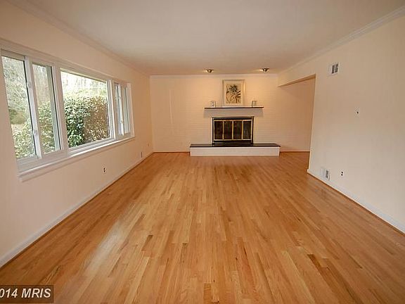 3rd image of 6356 Crosswoods Dr