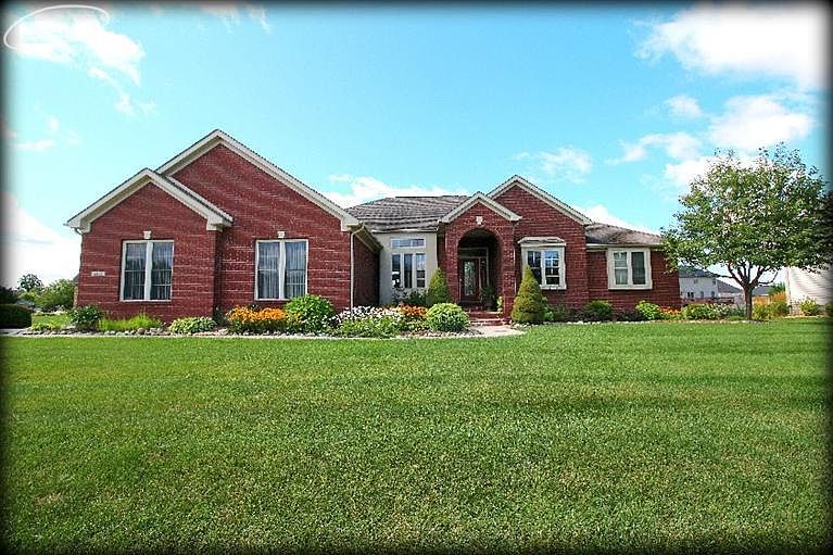 1st image of 8468 Woodridge Dr