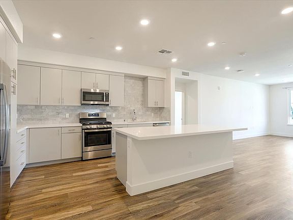 5th image of 5925 Charlotte Dr Unit 316