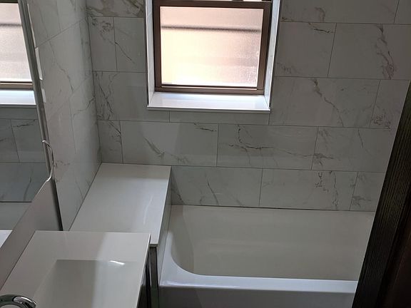 4th image of 3504 N Hamlin Ave #2