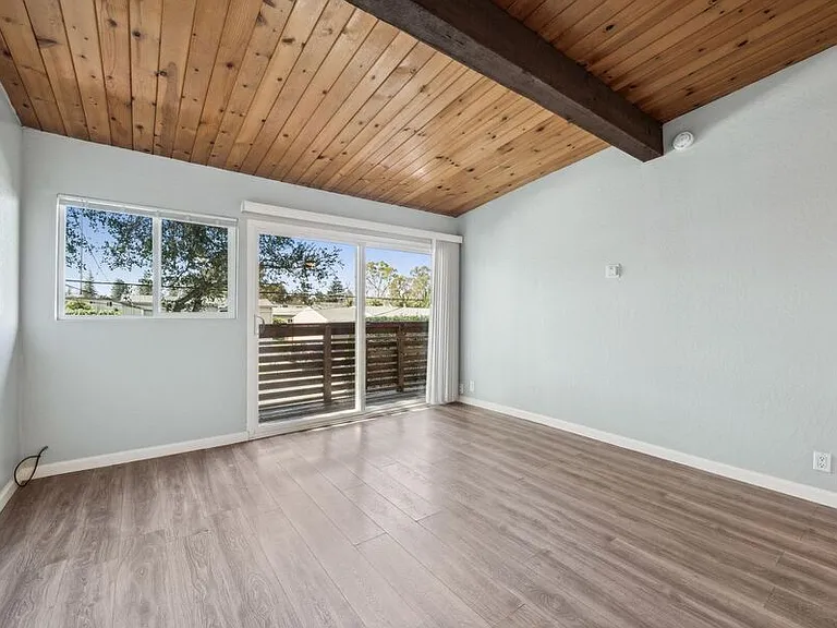 22555 Linden St #12 — Photo 15