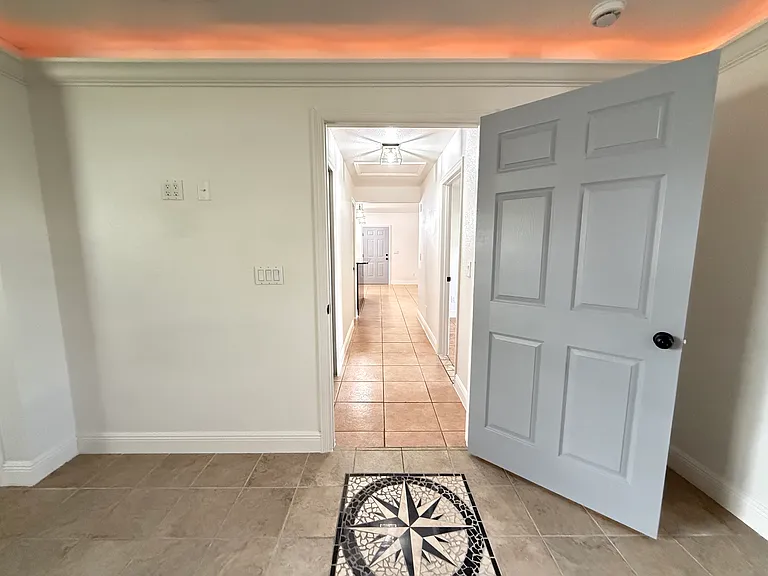 2712 SW 2nd Ave — Photo 5