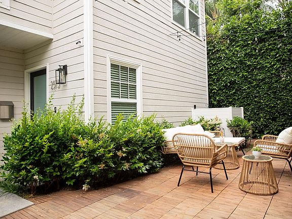 5th image of 2573 N Beachwood Dr #2573