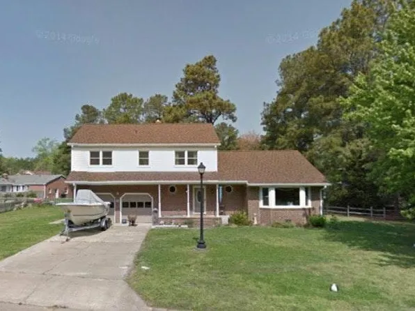 11 Roberts Landing Dr, Poquoson, VA 23662