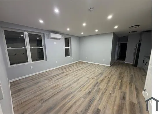 3 bed, 1100 sqft, $3,300 — Photo 3