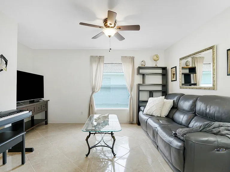 5335 Vernio Ln — Photo 29