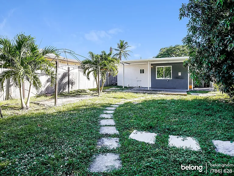 5631 Polk St — Photo 14