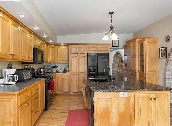 4th image of 23023 Meadowbrook Ave N