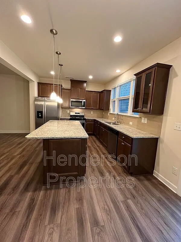 3 bed, 2.5 bath, 1790 sqft, $2,200 — Photo 3
