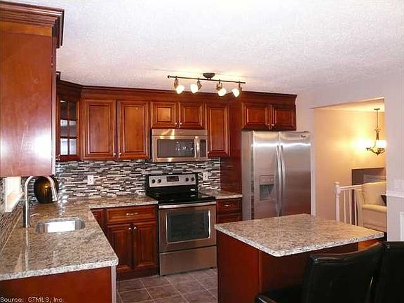 3rd image of 42 Johnson Ave