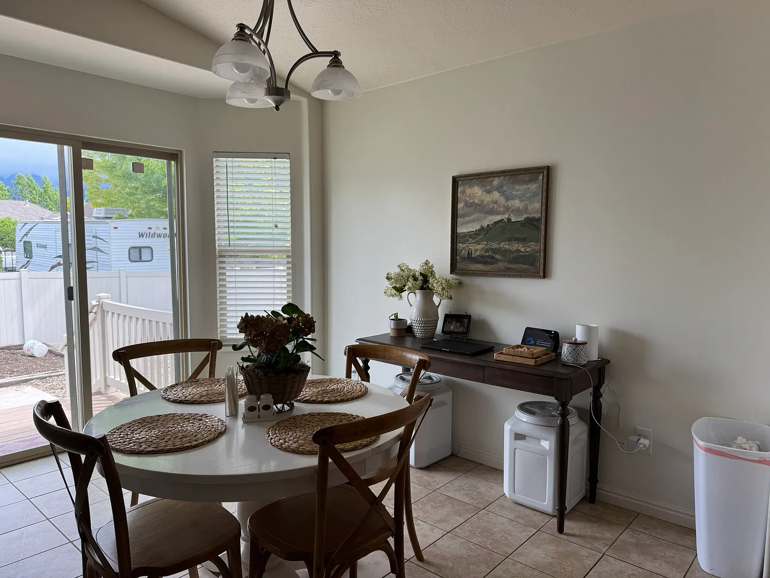 3 bed, 2976 sqft, $1,975 — Photo 2