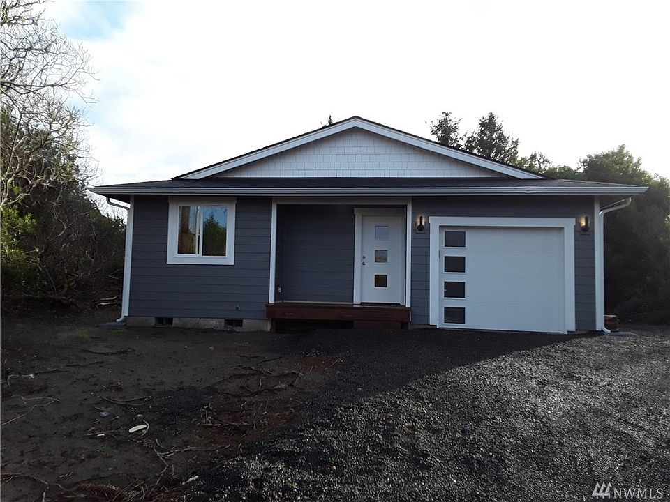 1st image of 610 Willapa Ct SE