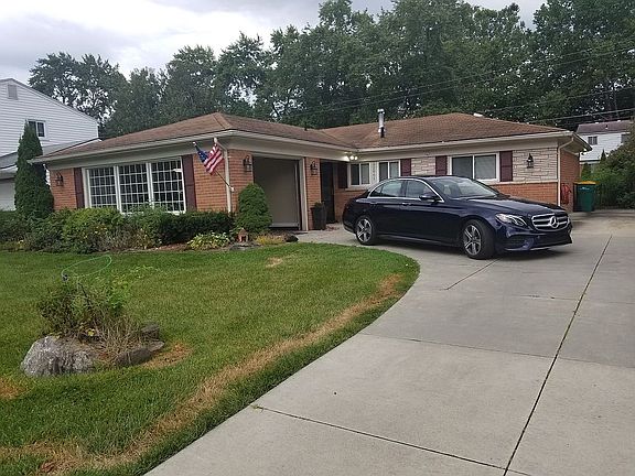 5th image of 22861 Montclair Dr