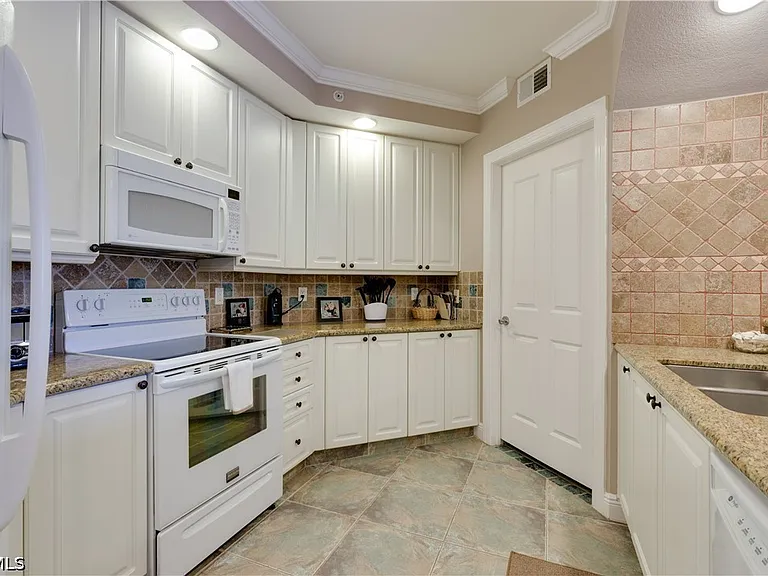 2825 Palm Beach Blvd #308 — Photo 10